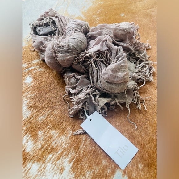 TILO Scarves Crinkle Scarf. Gorgeous luxe casual & great 🎁 gift! ❤️ - Picture 3 of 4